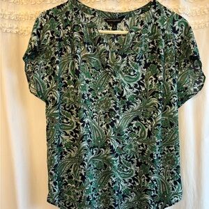 BANANA REPUBLIC Green Floral Print V-Neck Womens Short Sleeve Blouse., size M.